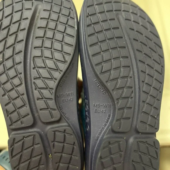 OOFOS Women's Tropical Leaf Clogs - Picture 4 of 4